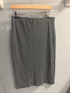 Forever 21 Black and White Striped Pencil Skirt